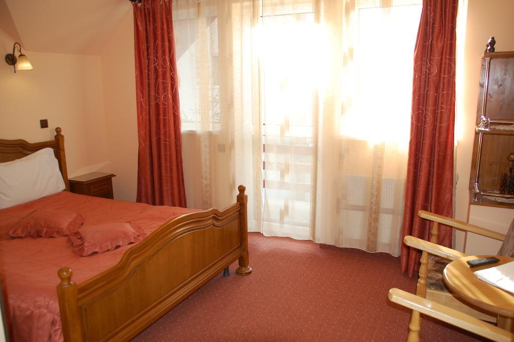 Pension Raluca Sinaia Exterior photo